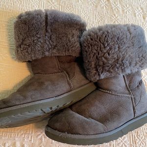 Gray classic Ugg boots. Sz 9